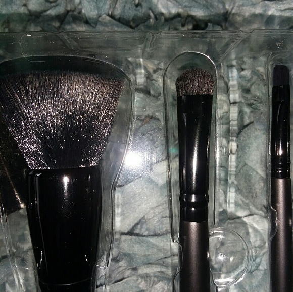 Elf 4 piece makeup brush set - Picture 3 of 5